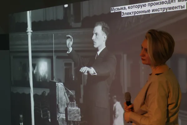 Лекция на открытии выставки «Музыка машин»