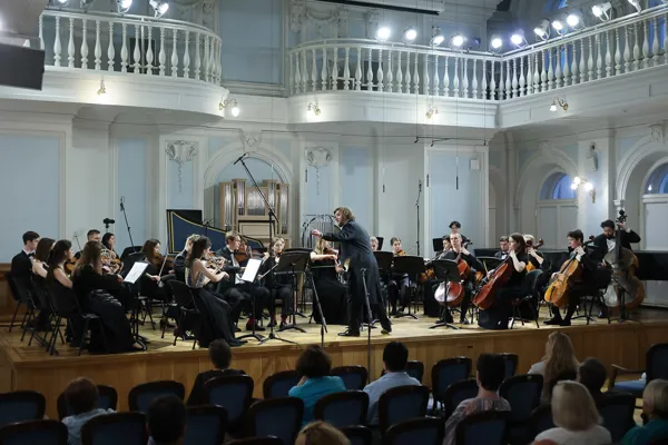В.А. Моцарт. Симфония №28 до мажор, KV 200. Исполняет Камерный оркестр Московской консерватории, дирижёр Феликс Коробов