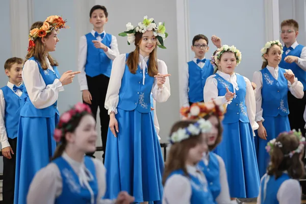 Детский хор «Синяя птица» на сцене Рахманиновского зала