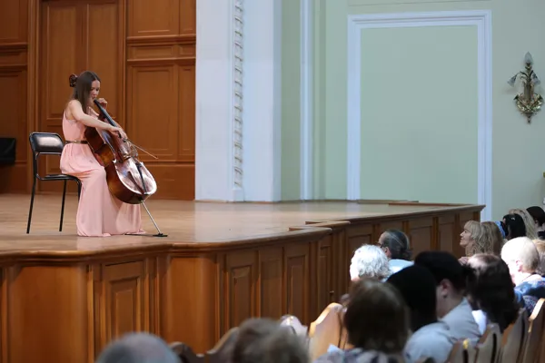 Алла Пластара (виолончель), класс преподавателя Е.А. Шагун, ДГМА имени С.С. Прокофьева 
