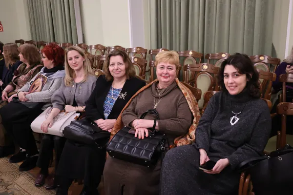 Организаторы Музыкального фестиваля «Михаил Иванович Глинка и Золотой век русской художественной культуры». Слева направо: сотрудник деканата А.А. Дамарская; канд. иск., доц. кафедры истории русской музыки, рук. Научно-творческого центра церковной музыки Н.В. Гурьева; зав. кафедрой истории русской музыки, декан НКФ, Заслуженный работник культуры РФ, доктор иск., проф. И.А. Скворцова; канд. иск., доц. Н.Д. Свиридовская перед концертом «Приношение М.И. Глинке» 5 декабря 2024 года в Малом зале
