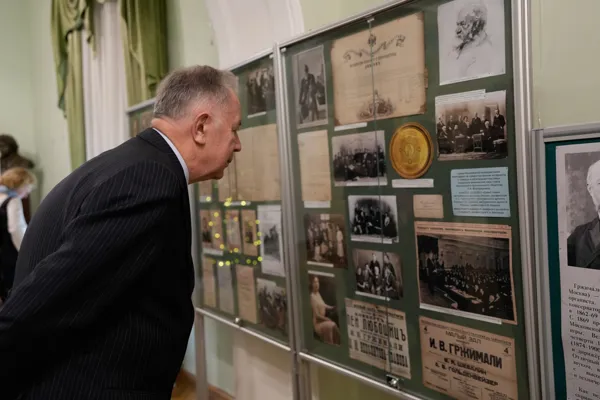 Открытие выставки, посвящённой 180-летию скрипача и педагога Ивана Войцеховича Гржимали в фойе партера Малого зала. Выставка подготовлена Архивом консерватории