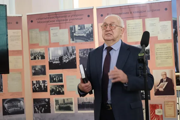 Выступает профессор Станислав Семёнович Калинин