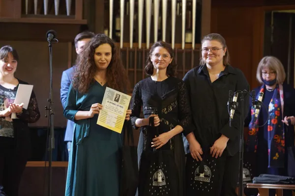 Третья премия и звание лауреата: Contra-trio (Екатерина Балашова, Анна Шабалина, Вера Иофе).