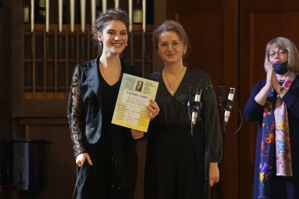 Вторая премия и звание лауреата: Фортепианный дуэт DaLi Duo (Дарья Кудина, Елизавета Гарбузова).