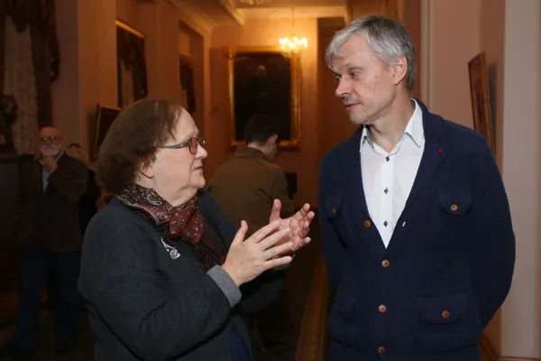 На торжественной церемонии передачи в дар бюста Льва Оборина.