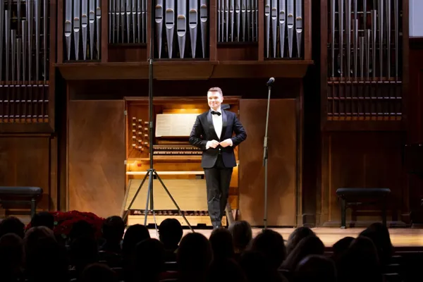 Лауреат международных конкурсов Константин Волостнов (орган).