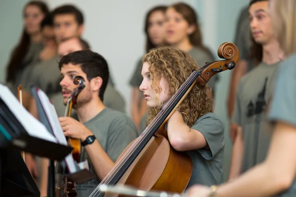 An artistic meeting with the Westmont College Students’ Chorus