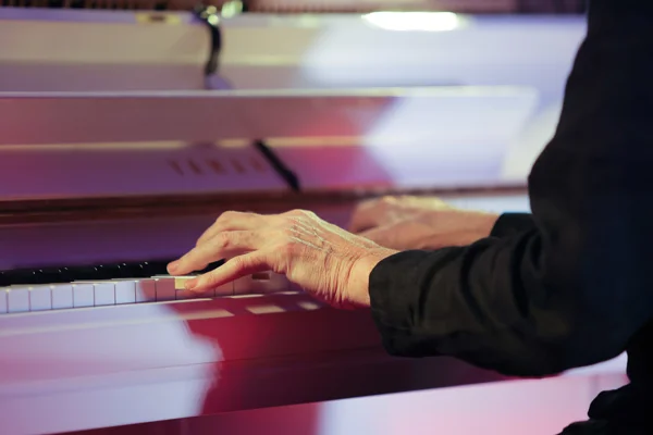 Performance of Vladimir Martynov (<i>Disklavier</i>) and the Painter David Ru