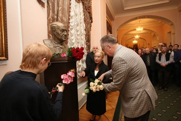 Ceremony of donating the bust of Rudolf Barshai to the Conservatory